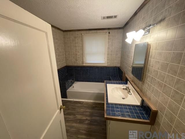 Building Photo - 632 Crochet St