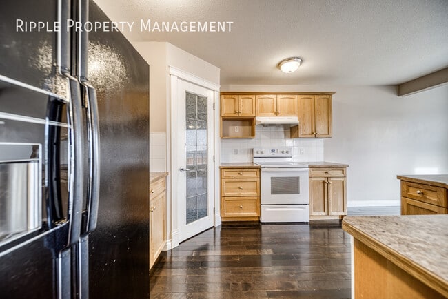 Building Photo - Cozy 3 bedroom+ den 2.5 bathroom house in the community of Airdrie