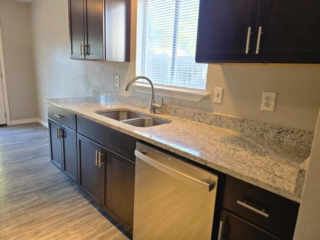 Foto del edificio - 8123 Comanche Pass