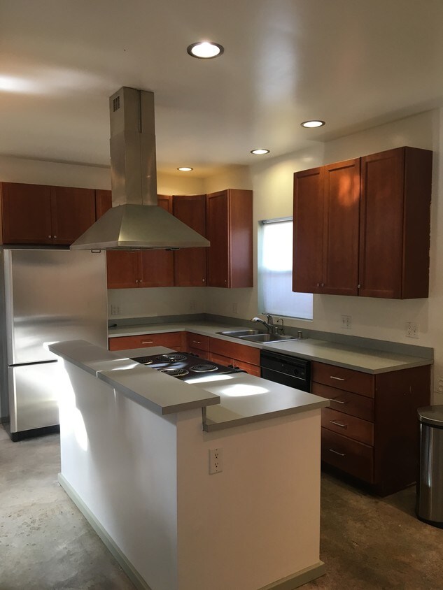 2524 Clyde Ave, Los Angeles, CA 90016 House Rental in Los Angeles, CA