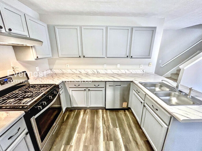 Foto del edificio - 2060 Lexington Ln