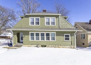 Building Photo - 6027 Forest Ave