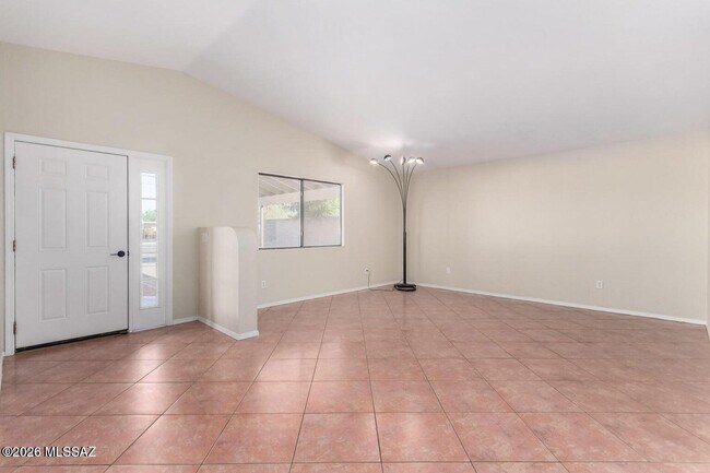 Foto del edificio - 548 S Country Club Rd