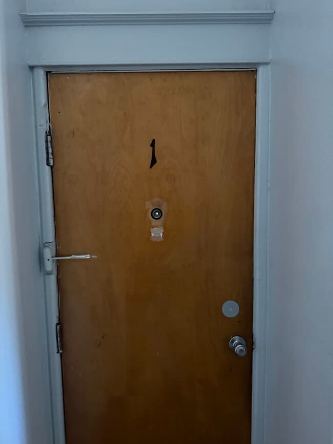 Foto del edificio - 82 E 18th St
