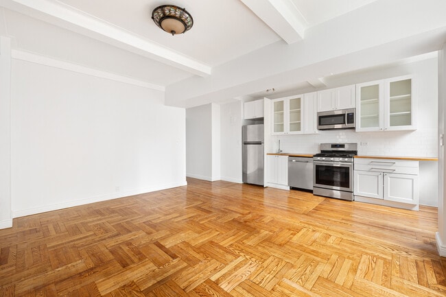 Photo - 433 W 34th St (New York, NY) Apartment
