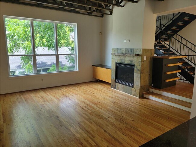 Building Photo - 6118 Hamman St