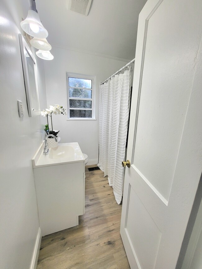 Building Photo - 110 Astor St