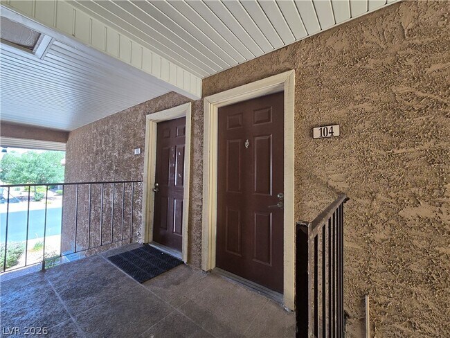 Foto del edificio - 5081 River Glen Dr