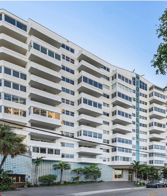 Building Photo - 333 Sunset Dr