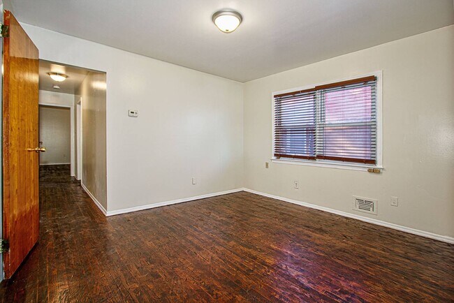 Foto del edificio - 8922 Avenue L