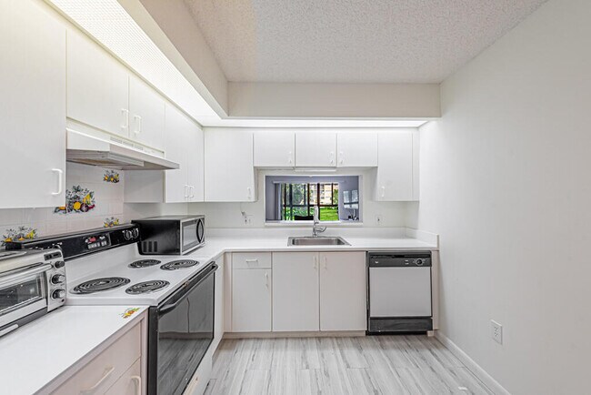 Foto del edificio - 12551 SW 16th Ct