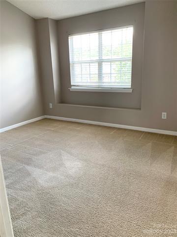 Foto del edificio - 13612 Meade Glen Ct