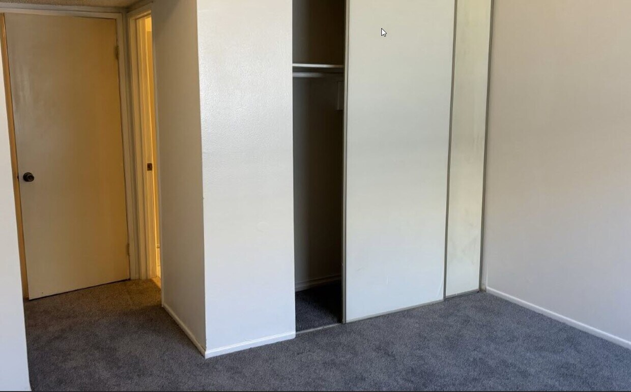 Foto principal - 1200 Elm Ave