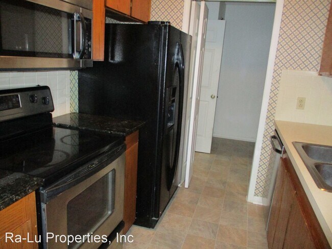 Building Photo - 2 br, 2 bath House - 300-G Windsor Manor