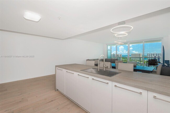 Foto del edificio - 400 Sunny Isles Blvd
