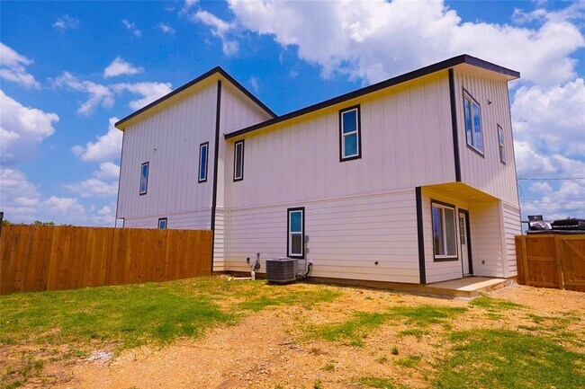 Foto del edificio - 108 Sandy Oaks Loop