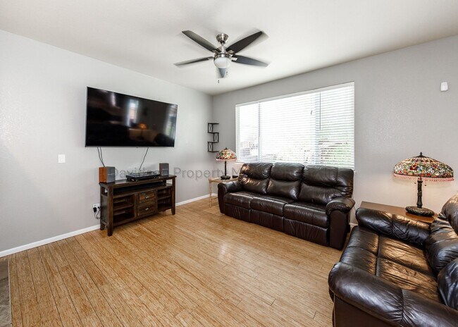 Foto del edificio - 7724 Canyon Oak Dr