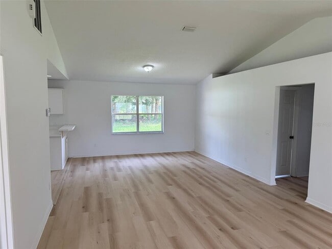 Building Photo - 6 Prince Manfred Pl