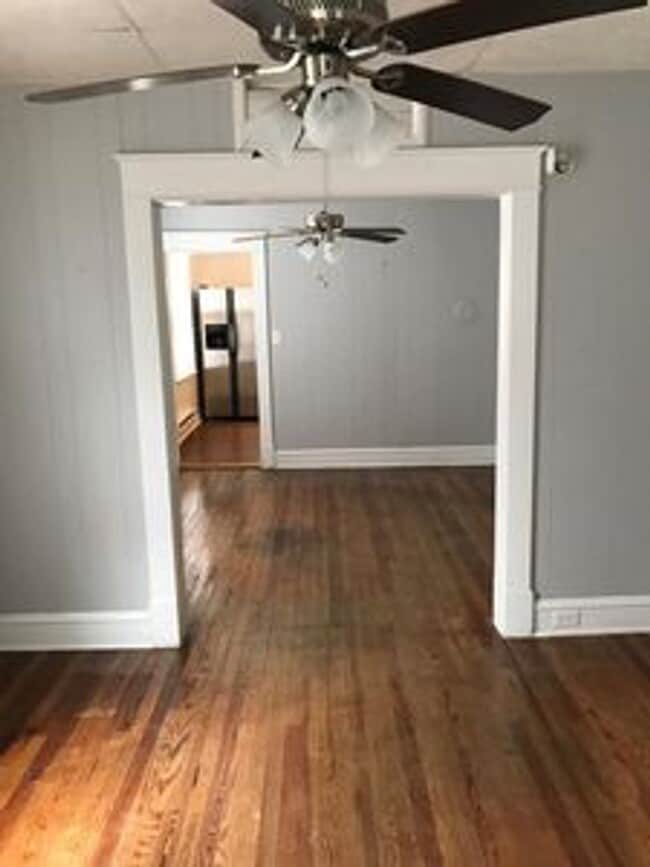Building Photo - Beautiful 2 bed 1 bath house in Churchill