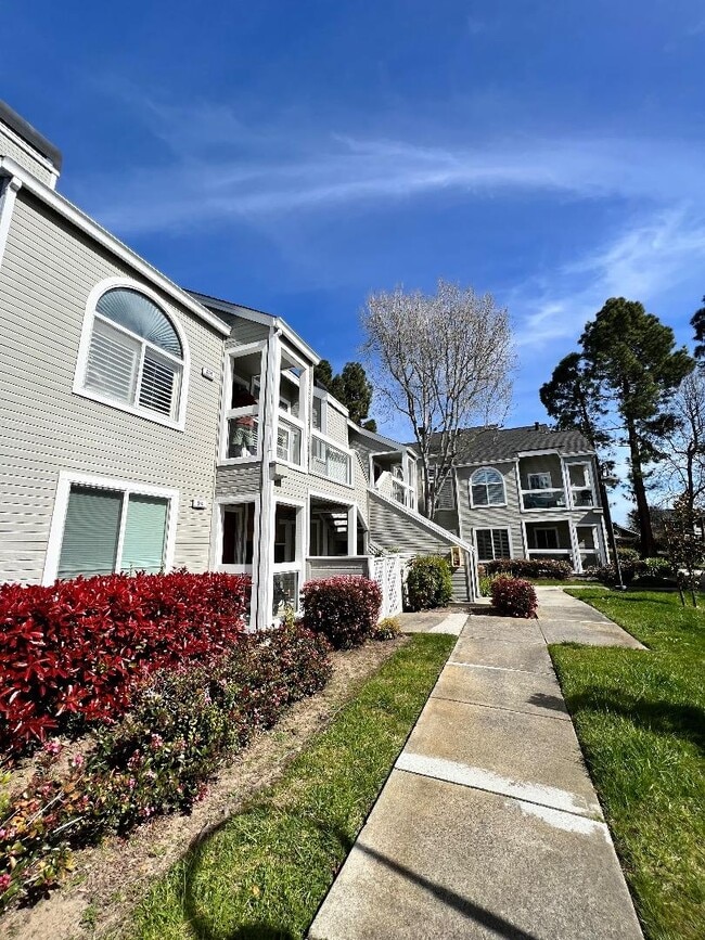 Building Photo - 876 Boardwalk Pl