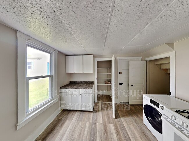 Building Photo - 511 Spear Way