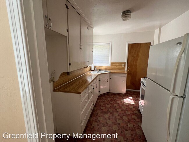 Building Photo - 2 br, 1 bath House - 215 W Lodi Ave A