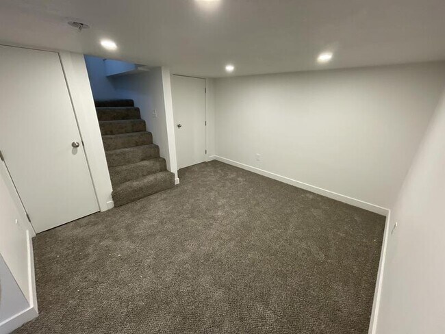 Building Photo - 778 S 400 E