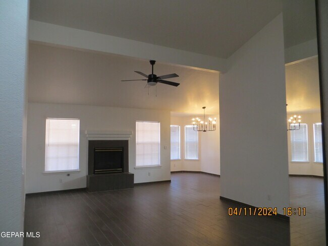 Building Photo - 7115 Oval Rock Dr