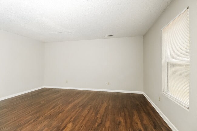 Building Photo - 1907 Dunsmore Ln