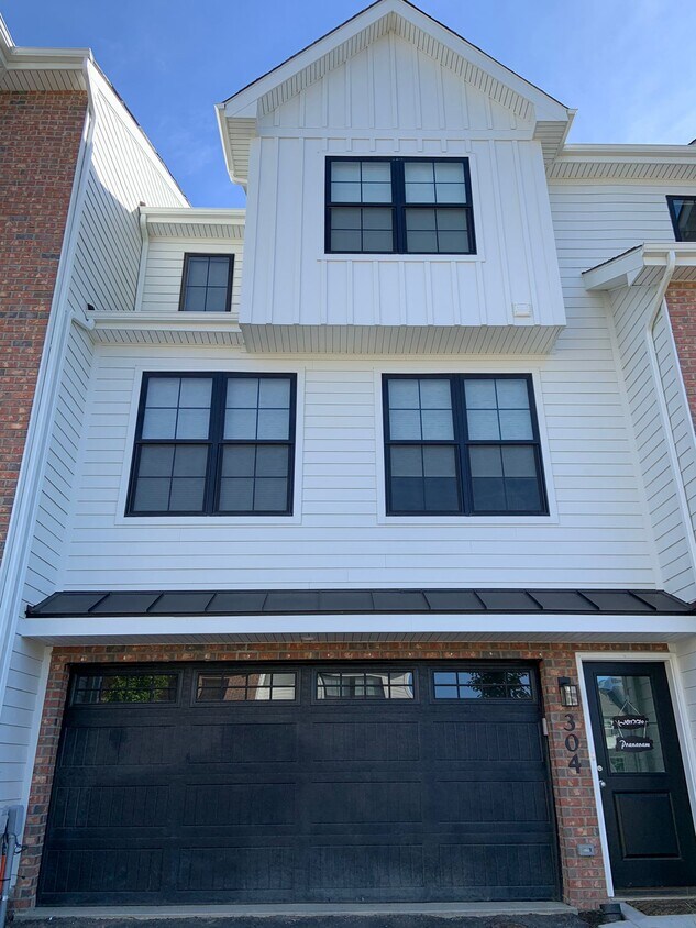 Vista frontal - 304 Thurgood Dr