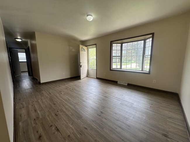 Foto del edificio - 2243 Forest View Rd
