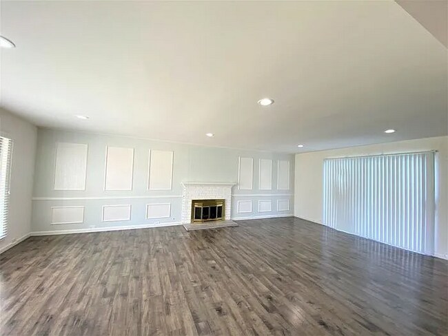 Foto del edificio - Stunning 4 Bedroom House in Del Cerro Now ...