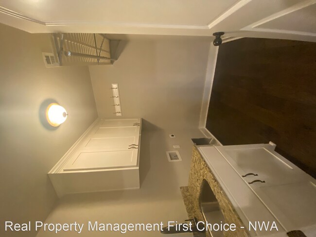 Foto del edificio - 3 br, 2 bath House - 1 Elms Circle