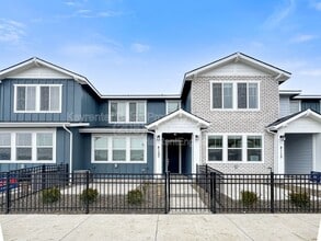 Building Photo - 4107 W Perspective St