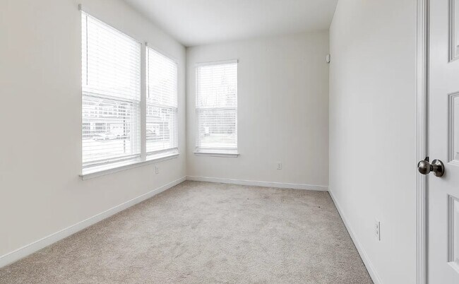 Foto del edificio - 5610 Benoni Ct