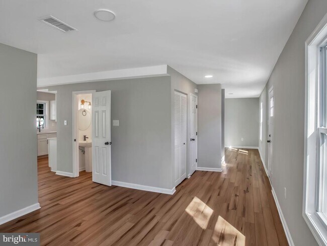 Building Photo - 116 Wilkins Dr