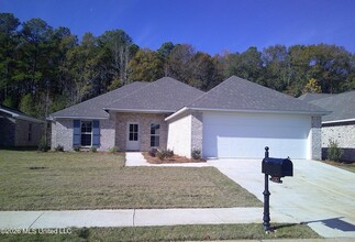 Building Photo - 520 Stone Brook Pl