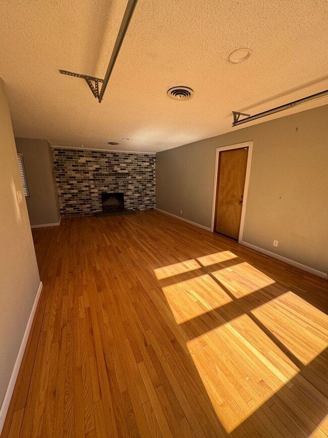 Building Photo - North Valley Charmer on Large Lot Near Historic 4th Street