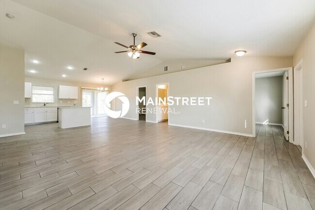 Building Photo - 3 Bedroom Pet-Friendly Home in Lehigh Acre...