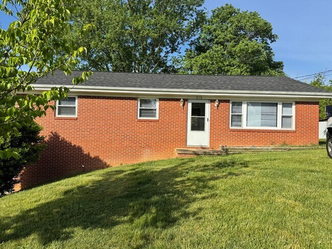 Foto del edificio - 3 Bedroom 1.5 Bathroom Home Located in Greeneville, TN