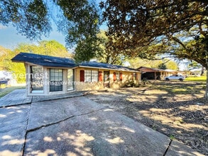 Building Photo - 3010 Center St