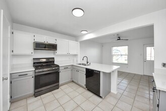 Building Photo - 403 Willow W Dr