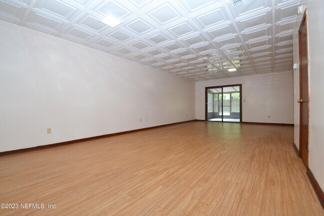 Foto del edificio - 4328 Melissa Ct W