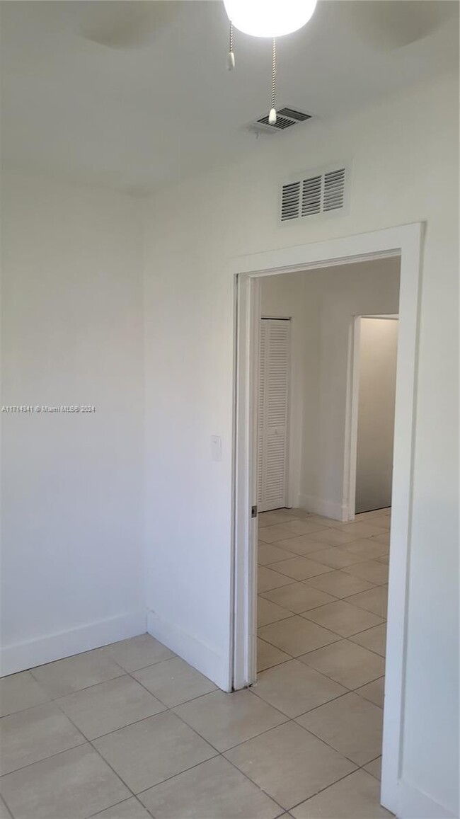 Foto del edificio - 3 bedroom in Miami FL 33150