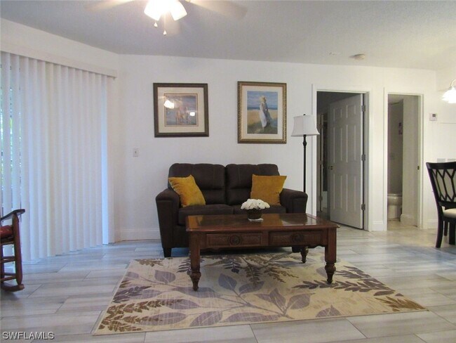 Foto del edificio - 12640 Equestrian Cir