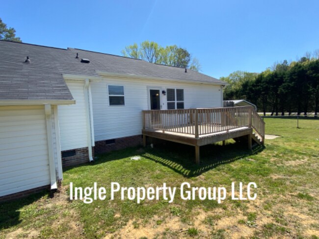 Building Photo - 101 Pear Tree Ln