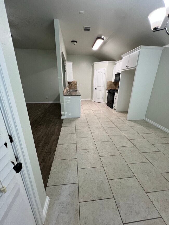 Foto del edificio - 3104 Woodcrest Creek Dr