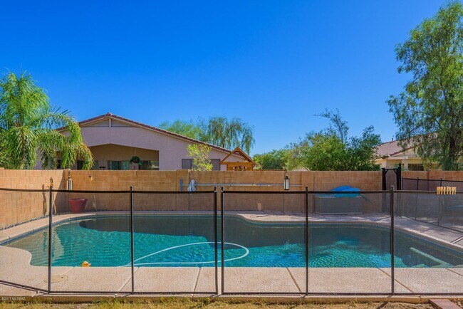 Foto del edificio - Northwest 4 Bedroom Pool Home