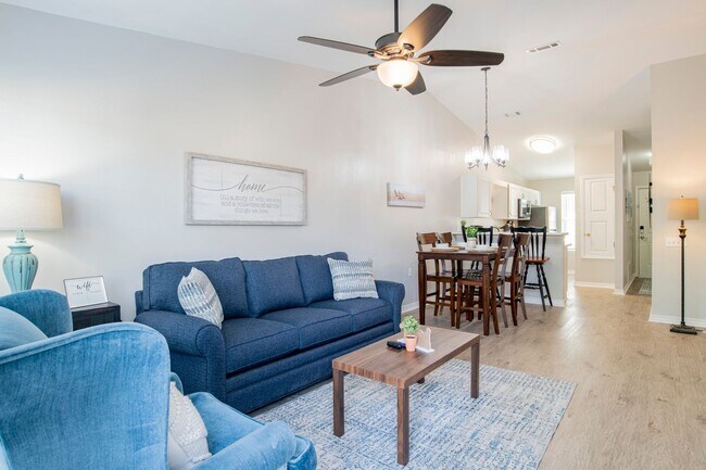 Building Photo - Welcoming & Bright 2 Bed/1 Bath Patiohome ...