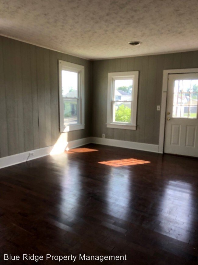Building Photo - 3 br, 2 bath House - 1001 Maple Street